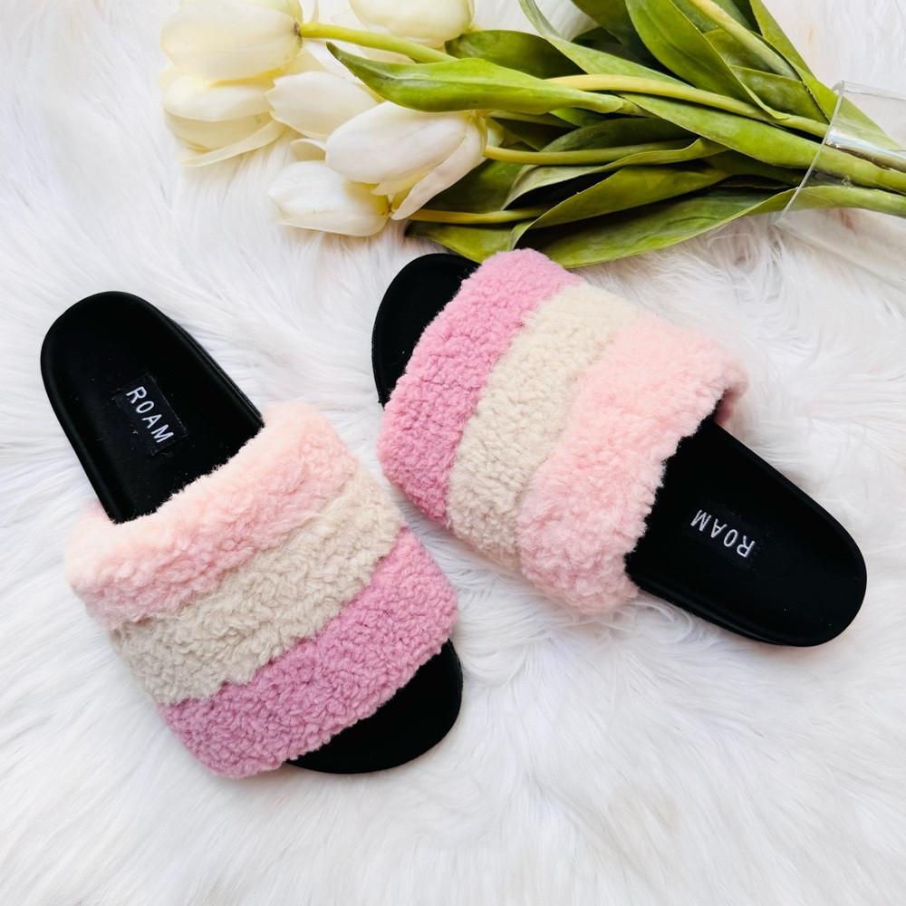 NEW | R0AM Striped Fuzzy Slippers In Dream | Pink
